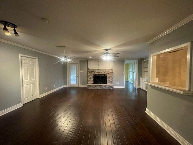 Building Photo - Lovely home in Broadmoor Terrace Subdivisi...