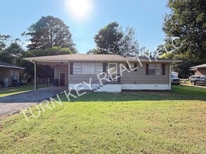 Building Photo - 2724 Clyburne St