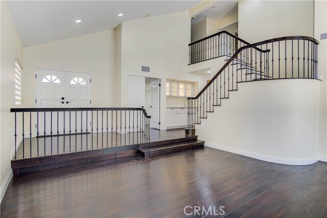 Foto del edificio - 430 Elmhurst Pl