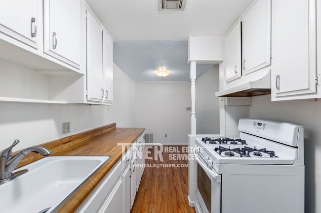 Building Photo - 4930 Douvan Ct