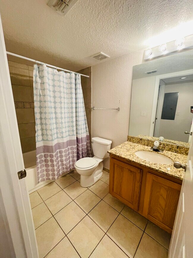 Foto del edificio - 271 SW Palm Dr SW