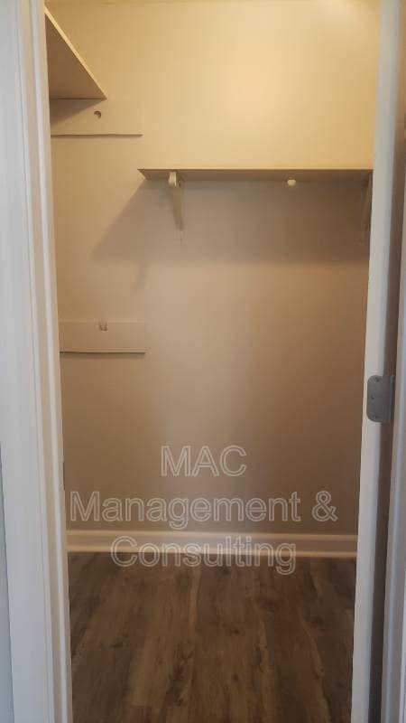 Foto del edificio - 1550 Lake Villa Cir