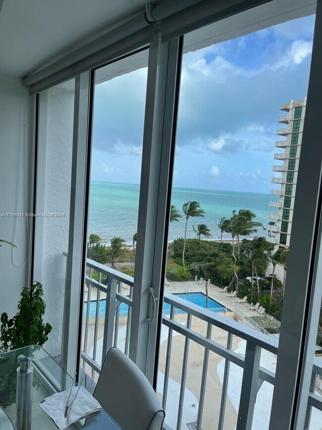 Foto del edificio - 600 Grapetree Dr