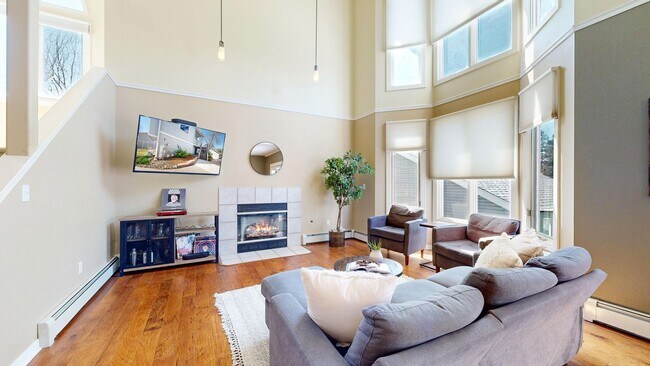 Building Photo - Beautiful Townhome-Fort Collins