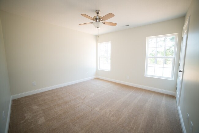 Building Photo - 20 Golden Poppy Ln