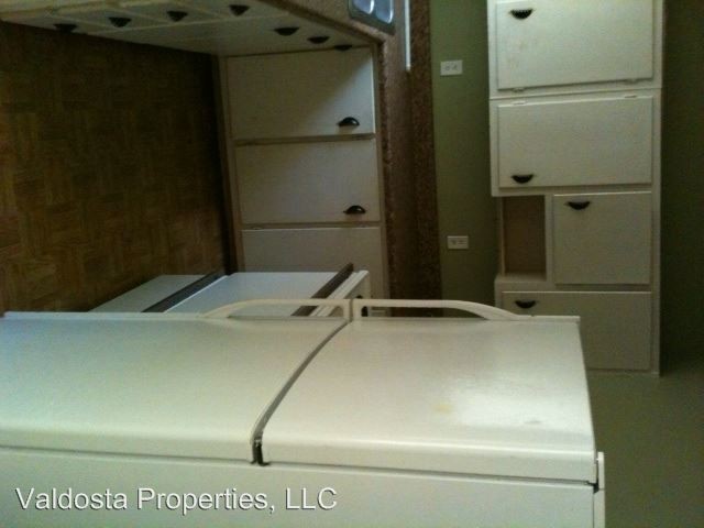 Building Photo - 3 br, 1 bath House - 707 Azalea Circle