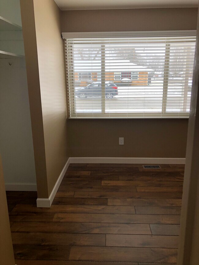 Building Photo - 6515 Oak Hill