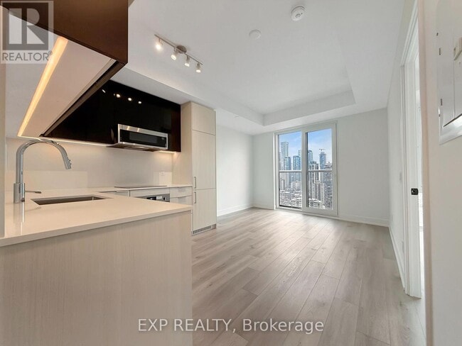 Building Photo - 308 Jarvis St