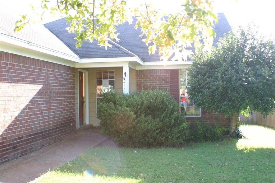 Foto del edificio - 6981 Raleigh Lagrange Rd