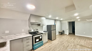 Building Photo - 68 Mossgrove Cres