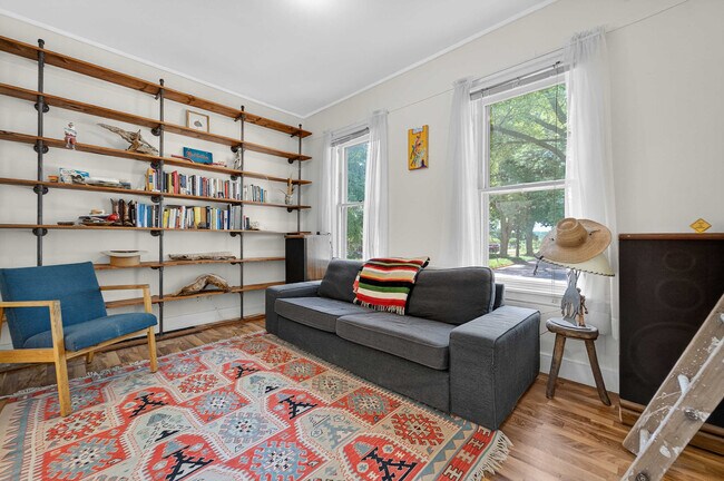 Building Photo - 302 Van Deusen St