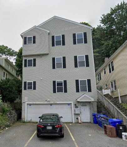 Building Photo - 128 Hillside St