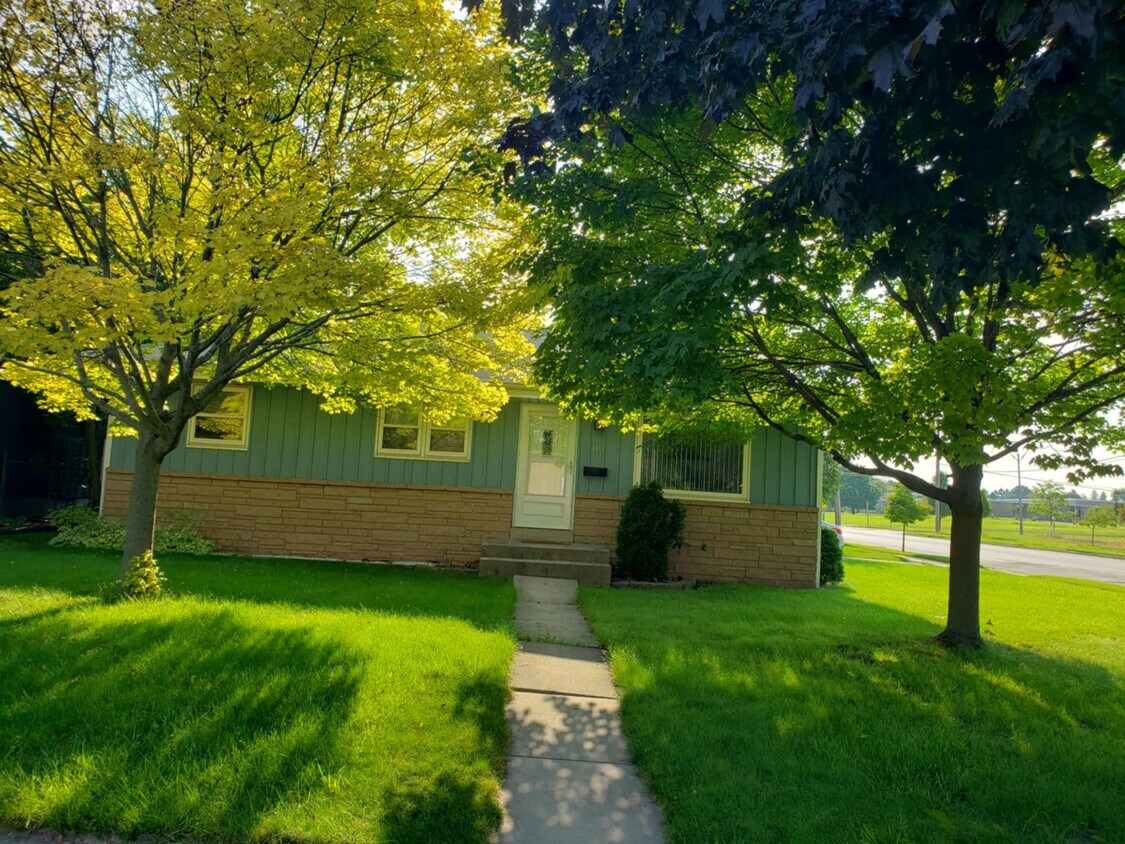 Primary Photo - 703 10th Ave