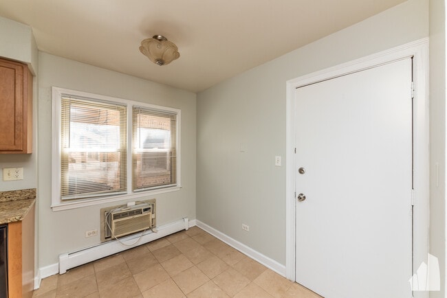 Building Photo - 4540 N Wolcott Ave