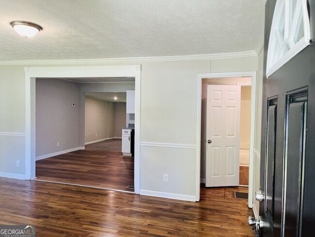 Building Photo - 31 Swan Dr