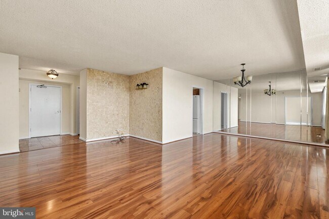 Foto del edificio - 5501 Seminary Rd