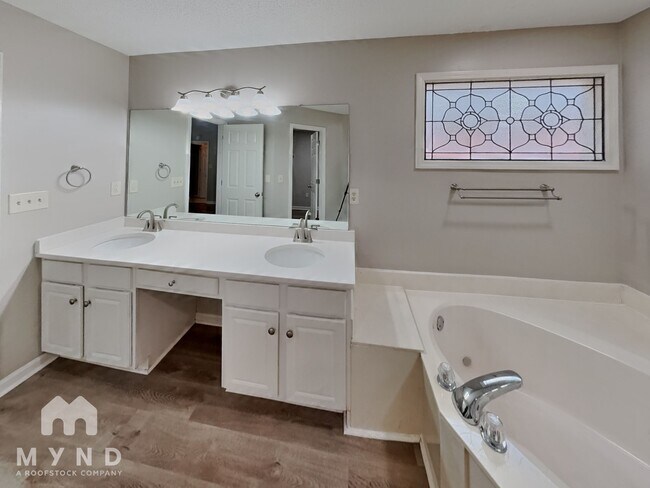 Foto del edificio - 1004 Cider House Ln