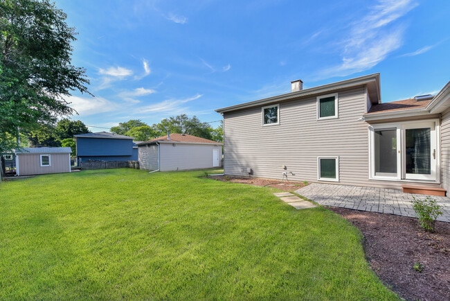 Building Photo - 5S480 Campbell Dr
