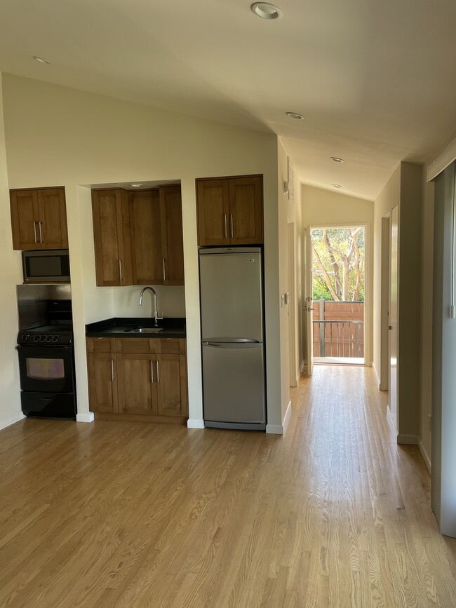 Building Photo - 4904 Forman Ave