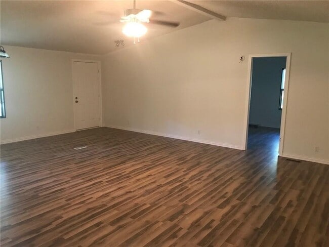 Foto del edificio - 216 Travis Ln