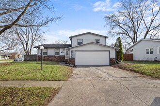 Building Photo - 1903 Sumac Dr