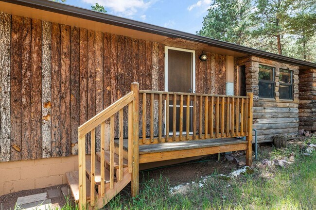 Building Photo - 2 bed 1 bath Cabin in Woodland Park