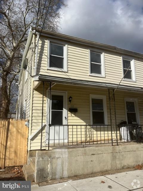Building Photo - 213 Iron St