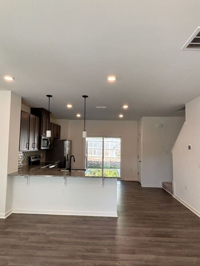 Foto del edificio - NEW LISTING ALERT!  Beautiful 2-Bedroom To...