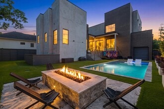 Building Photo - 6143 Hurst St