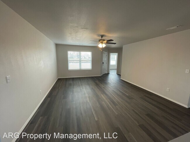 Foto del edificio - 4 br, 2 bath House - 3205 E Ricky Drive