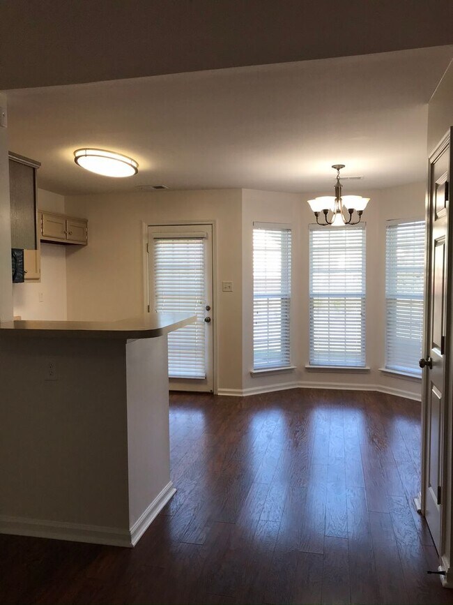 Foto del edificio - LVP FLOORING THROUGHOUT! 4 Bedrooms in Center Hill Elementary, Middle & High School District!