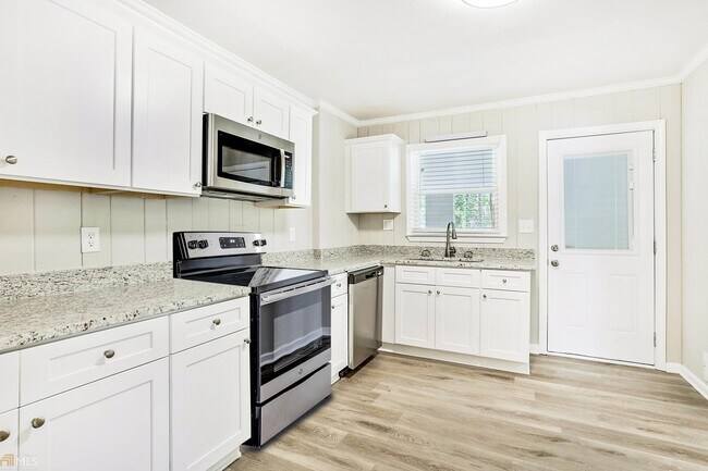 Building Photo - 1931 Sandringham Dr SW