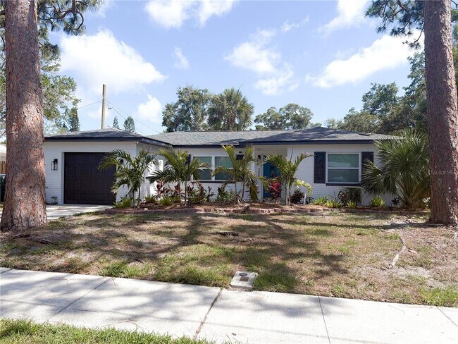 Building Photo - 3054 Adrian Ave