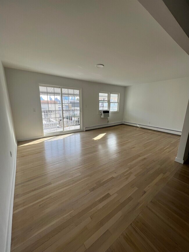 Building Photo - 4011 Hudson Ave