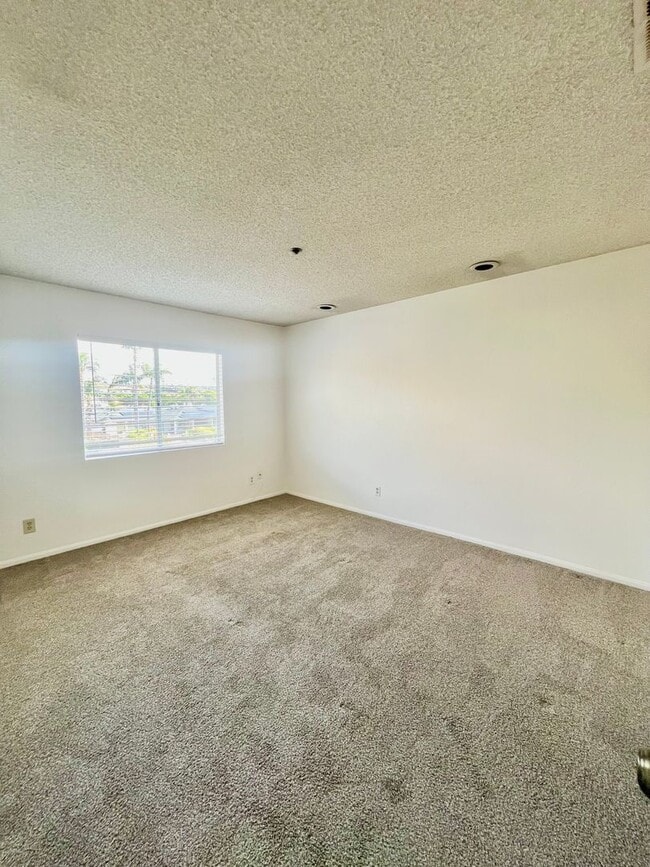 Building Photo - r287