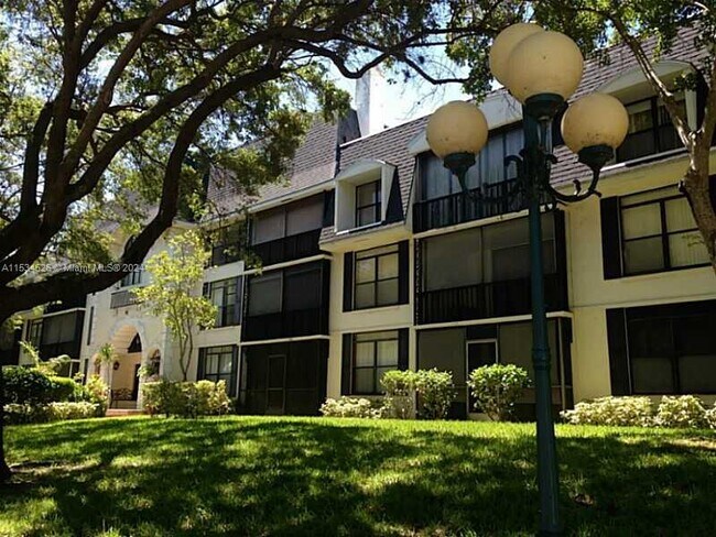 Building Photo - 3680 Inverrary Dr