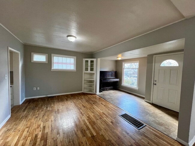 Building Photo - Charming Lower North Hill Home