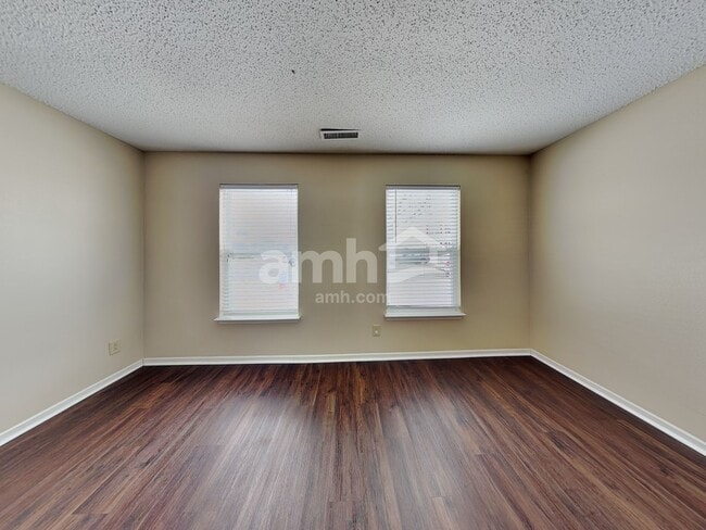 Foto del edificio - 12868 Courage Xing