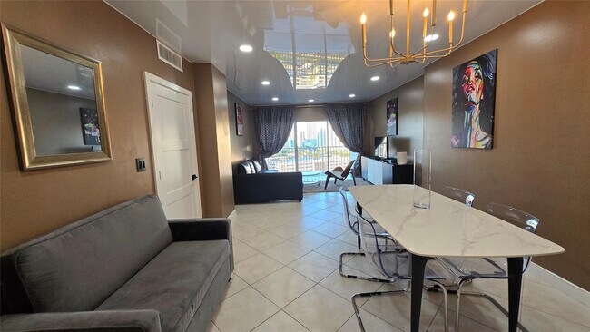 Building Photo - 300 Bayview Dr