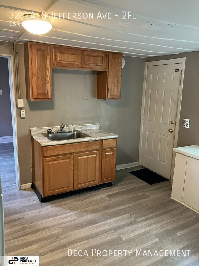 Building Photo - 1 Bedroom Apartment
