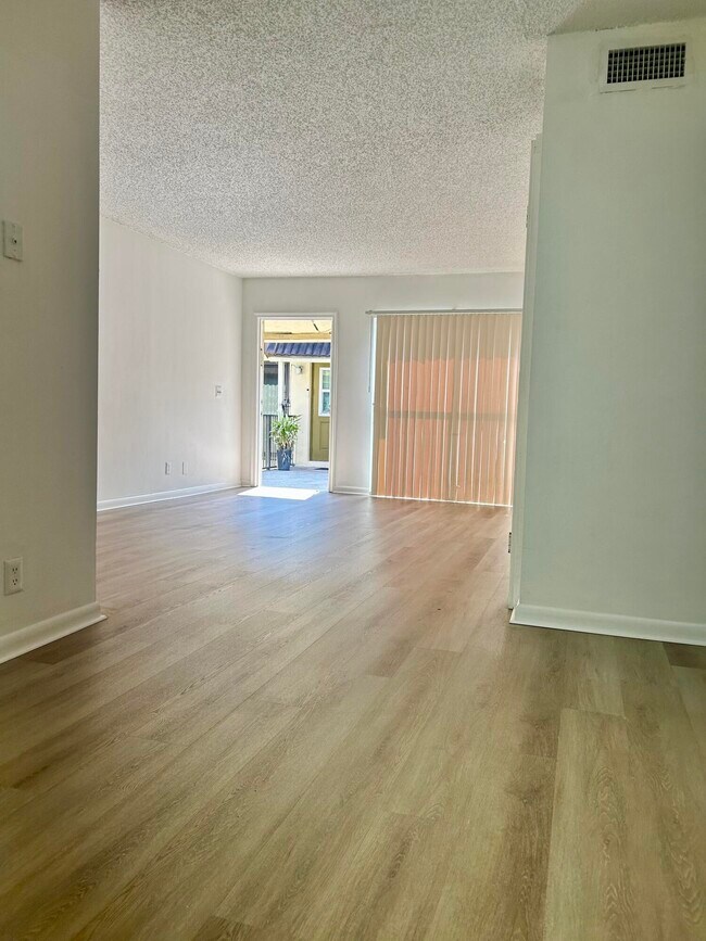 Building Photo - 11606 Royal Palm Blvd
