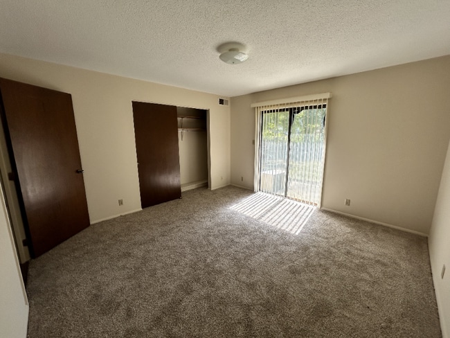 Building Photo - 624 Cumberland Dr