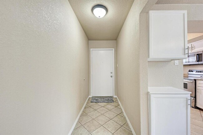 Building Photo - 1502 Sagebrush Dr