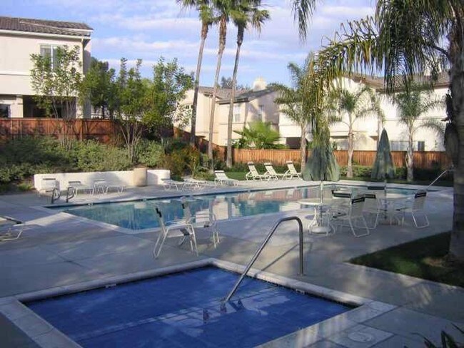 Foto del edificio - 3741 Carmel View Rd