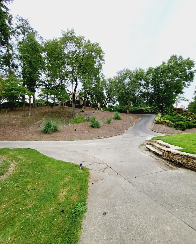 Building Photo - Harbor Club Golf Cottage - Updates Throughout