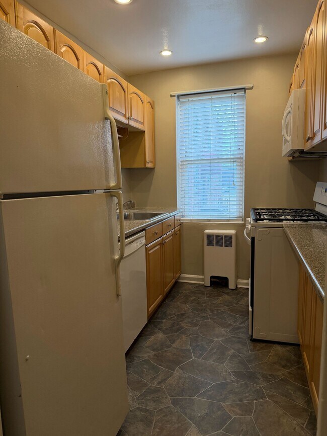 Foto del edificio - 1549 Central Park Ave