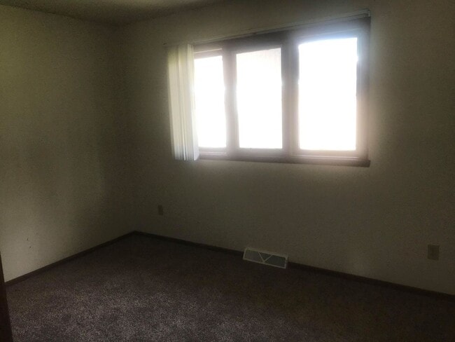 Building Photo - Moorhead Single Family Homes