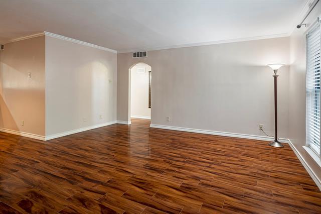 Foto del edificio - 10757 Villager Rd