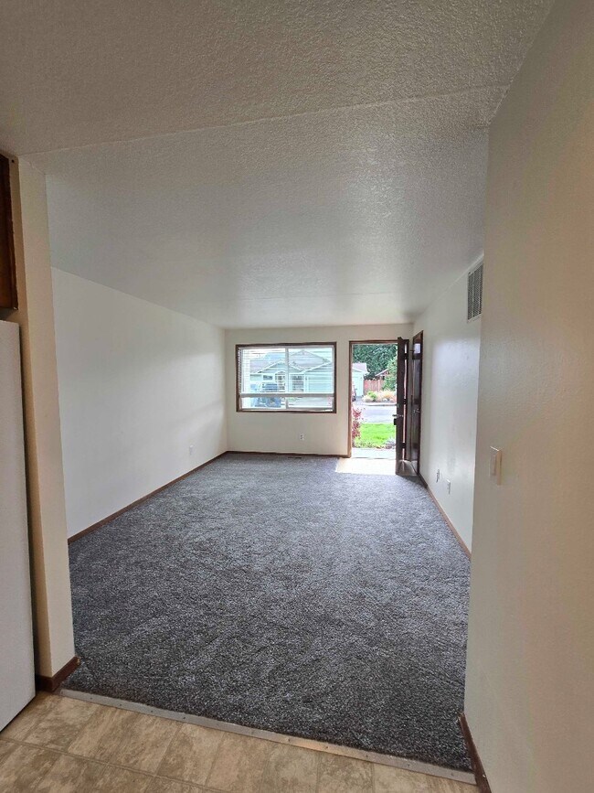 Building Photo - 1451 Cedar St