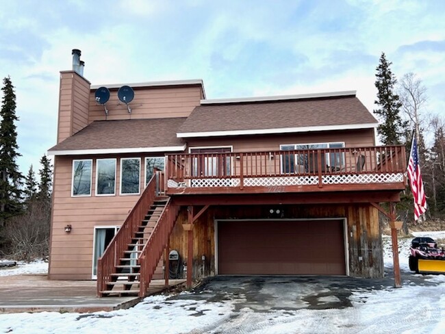 Building Photo - Hillside 4 Bedroom w/ 2 Car Garage